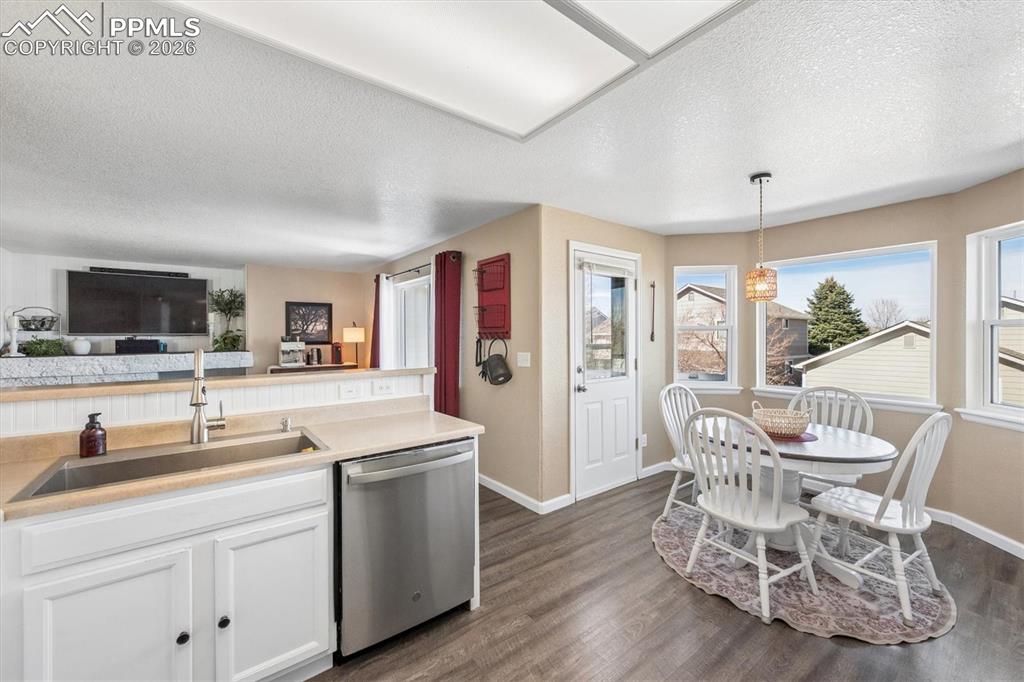 Image 6 of 36: Kitchen