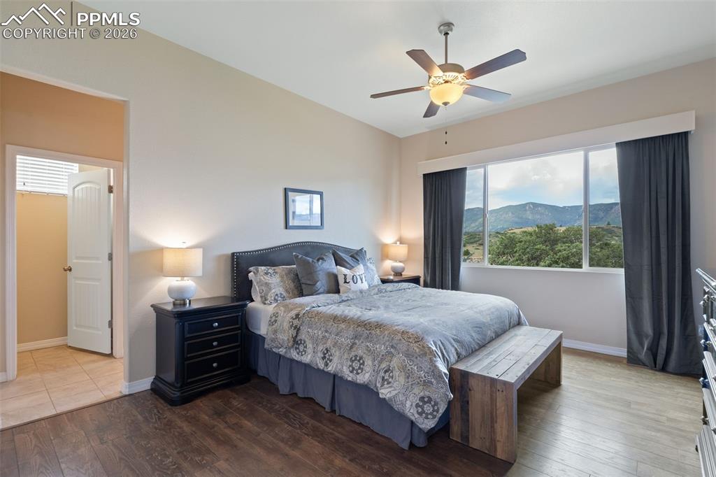 Image 17 of 42: Bedroom