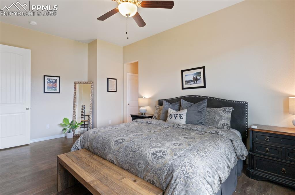 Image 19 of 42: Bedroom