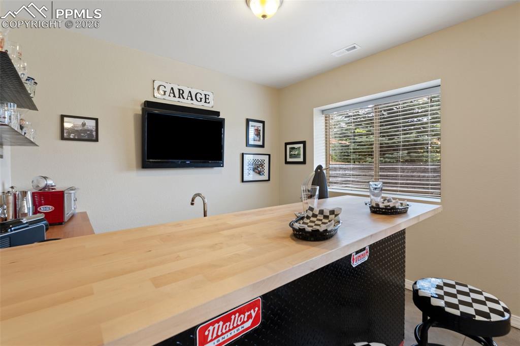 Image 25 of 42: Office