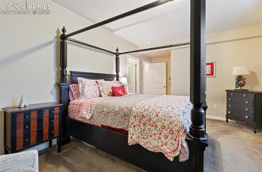 Image 29 of 42: Bedroom