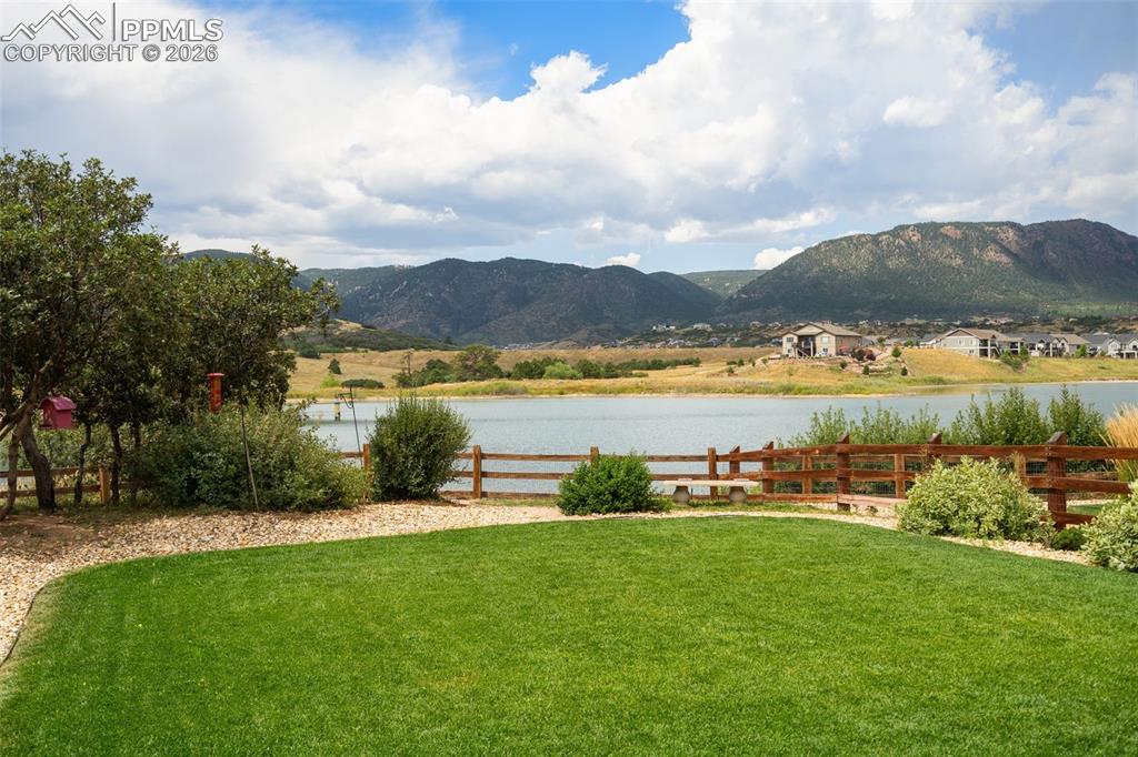 Image 30 of 42: Yard