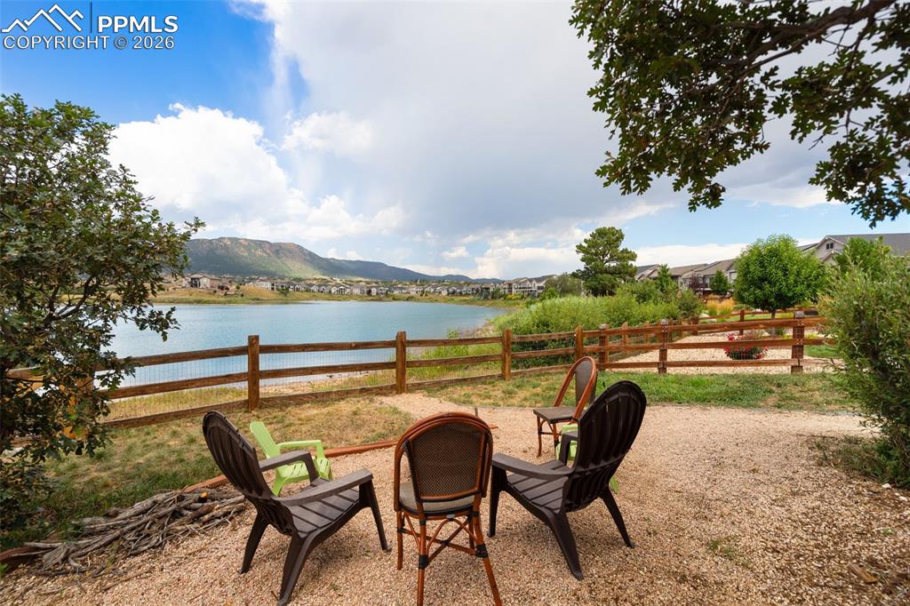 Image 33 of 42: Yard