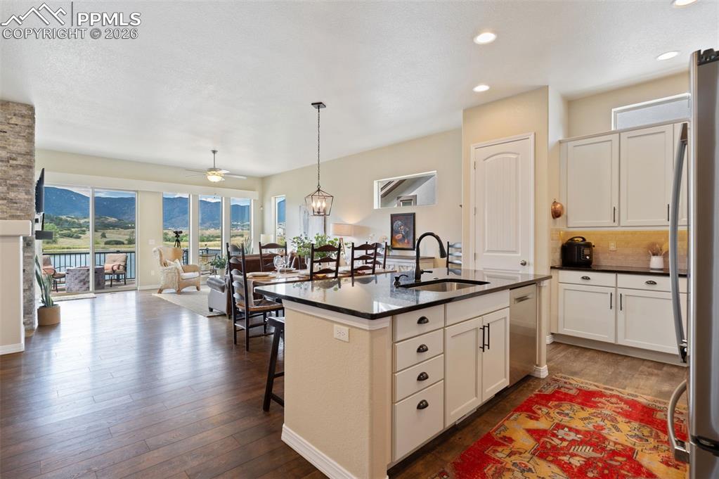 Image 9 of 42: Kitchen