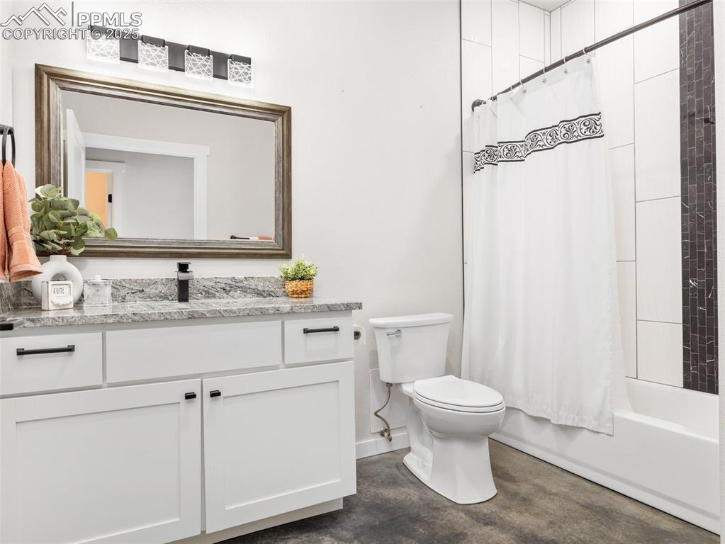 Image 18 of 47: Bathroom