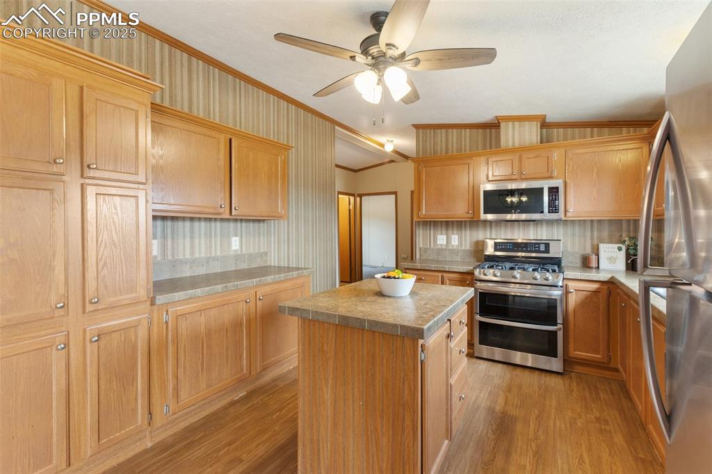 Image 11 of 37: Kitchen