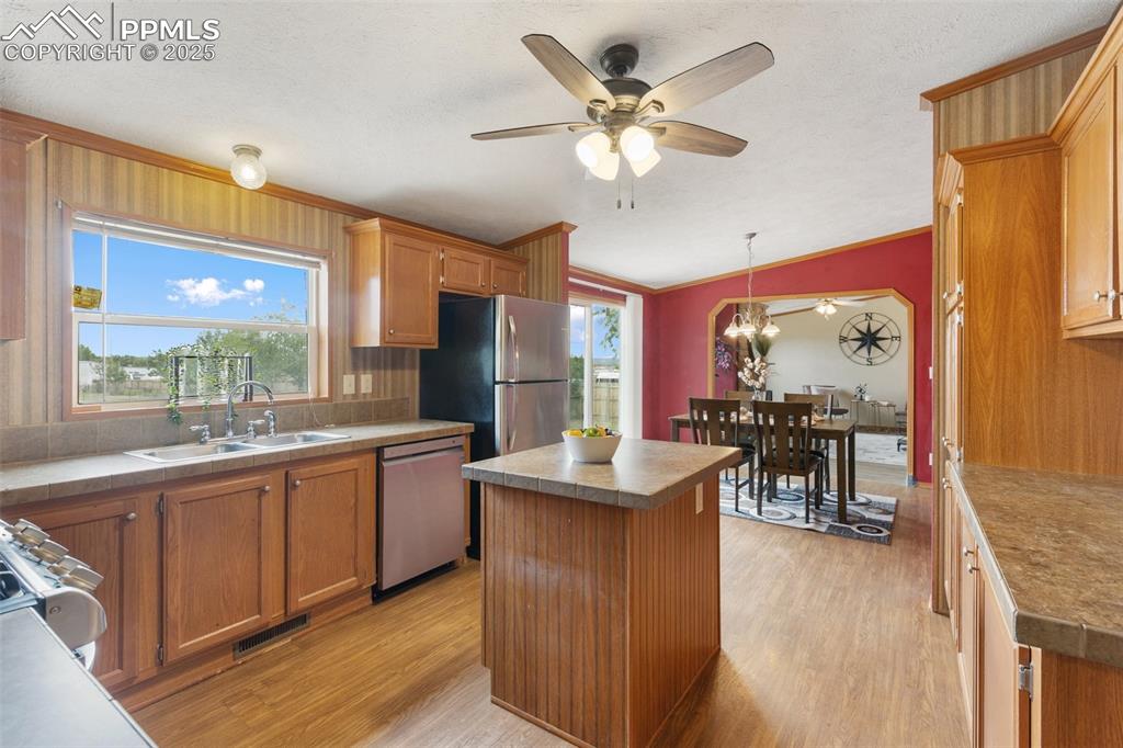 Image 12 of 37: Kitchen