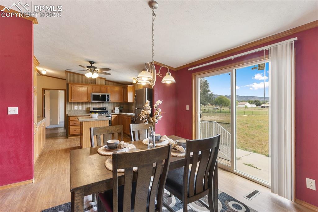 Image 14 of 37: Dining Area