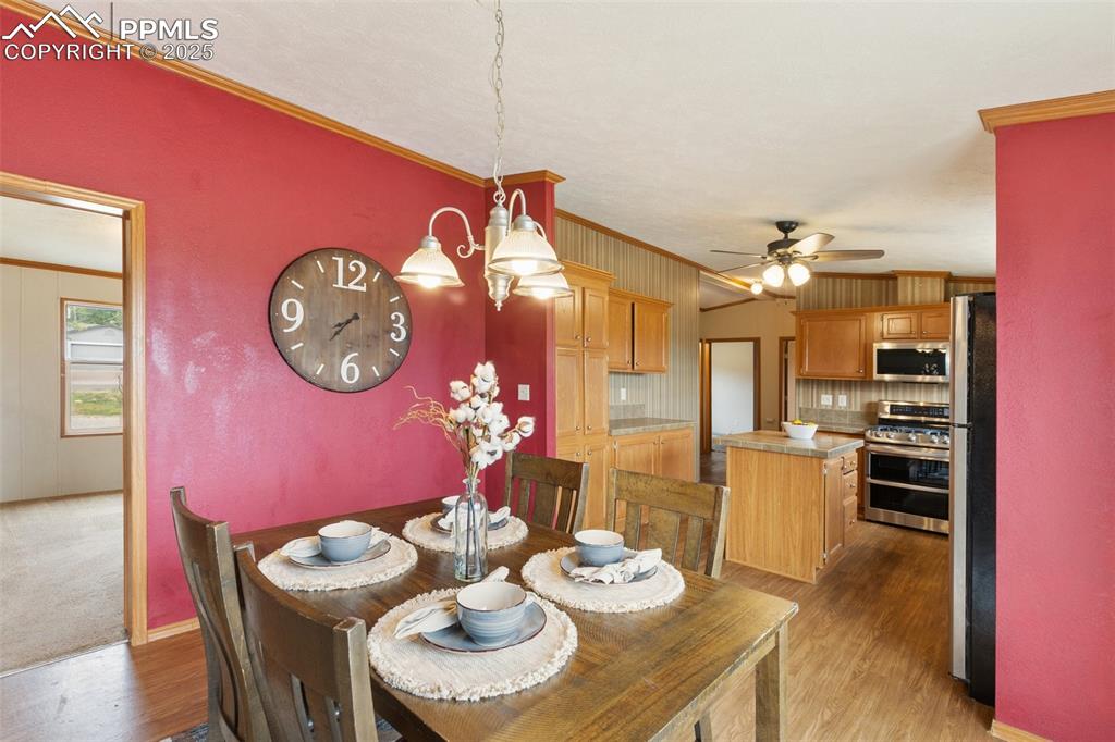 Image 15 of 37: Dining Area