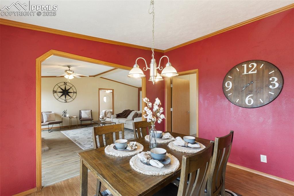 Image 16 of 37: Dining Area