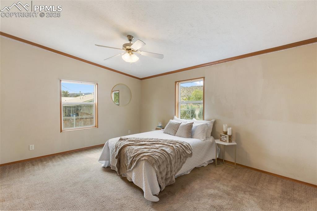 Image 17 of 37: Bedroom