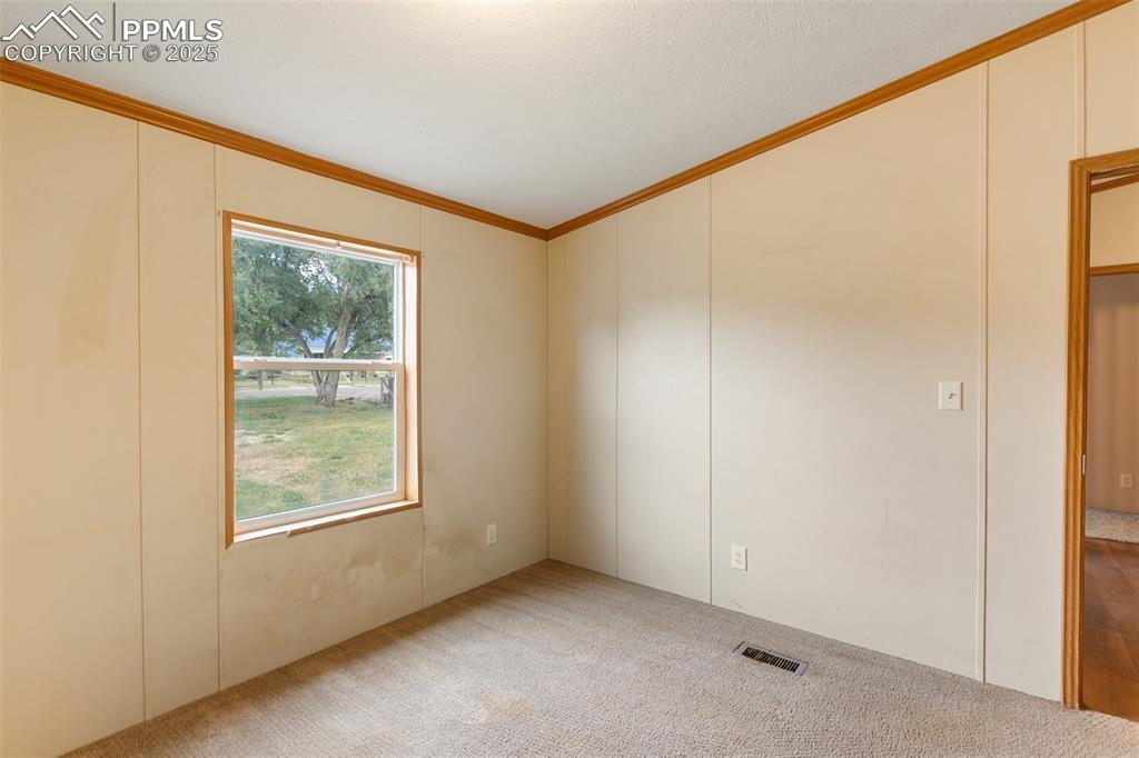 Image 23 of 37: Bedroom