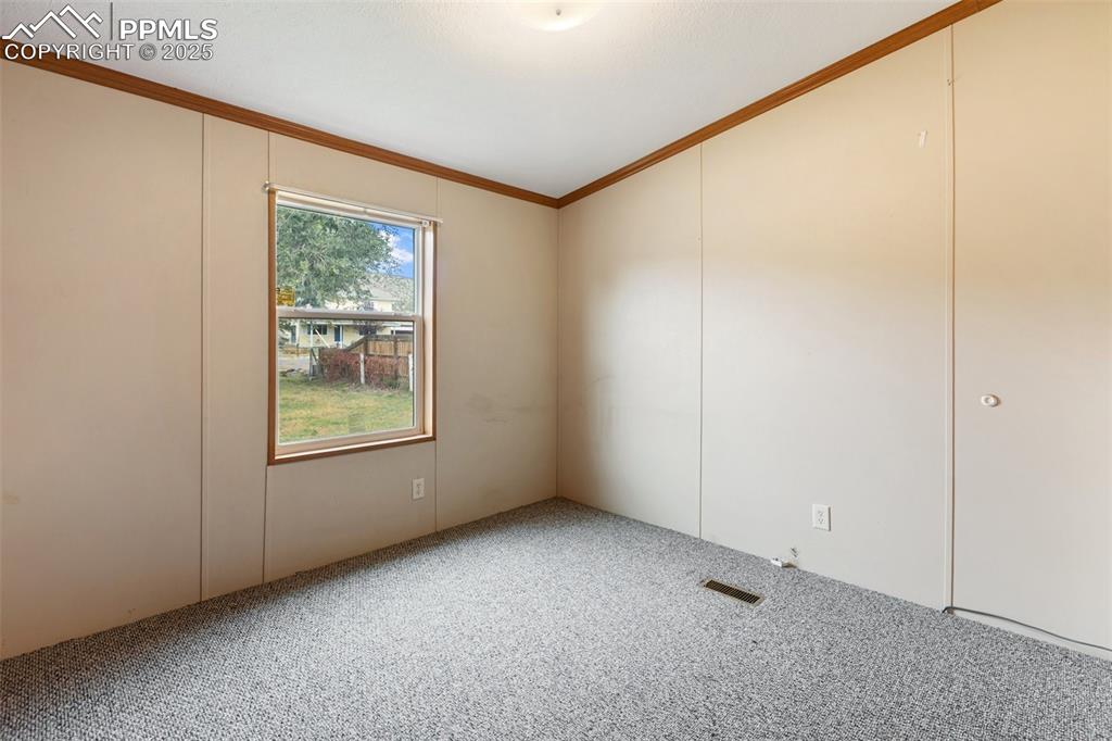 Image 29 of 37: Bedroom