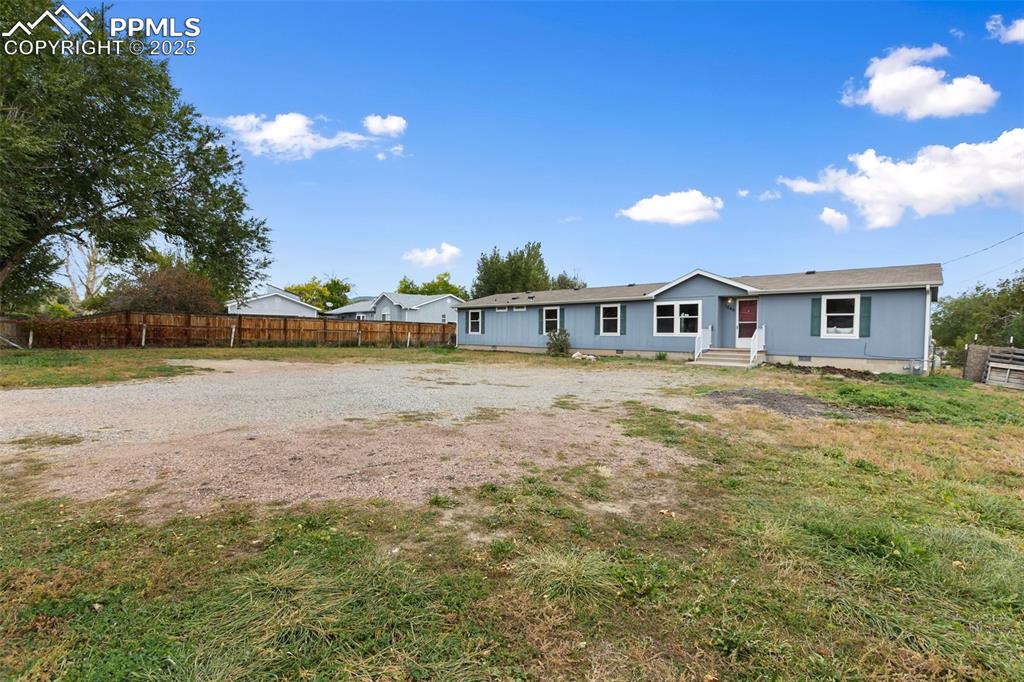 Image 3 of 37: Front of Structure