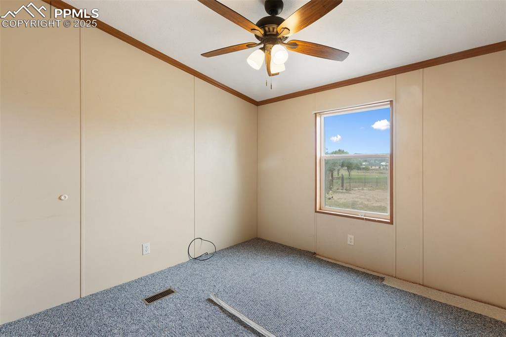 Image 31 of 37: Bedroom