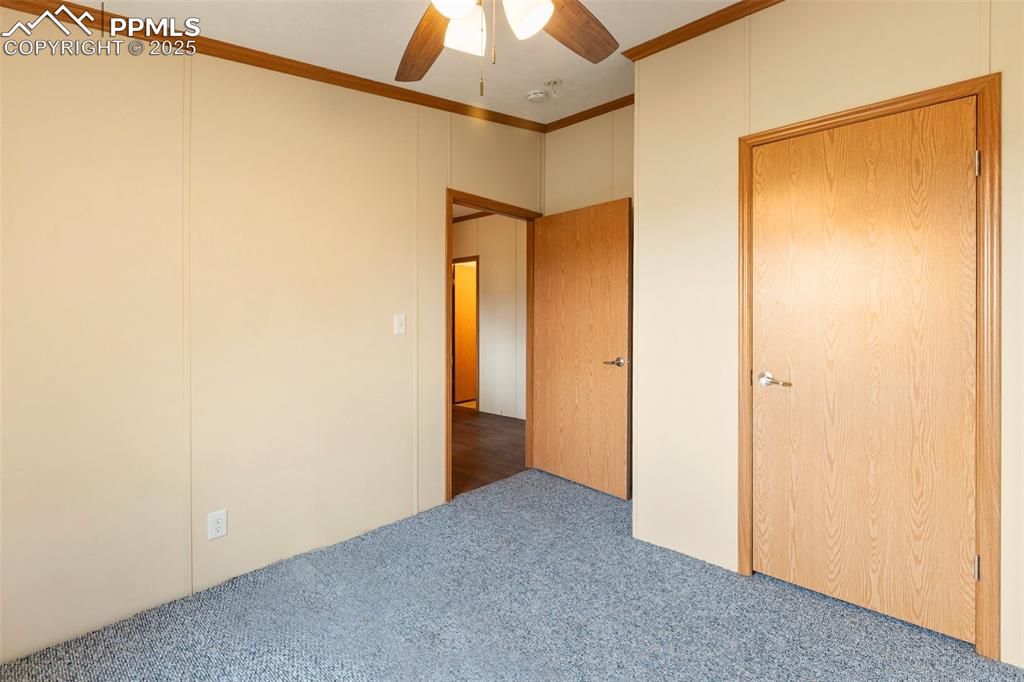 Image 32 of 37: Bedroom