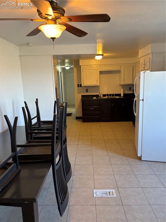 Image 10 of 23: Kitchen