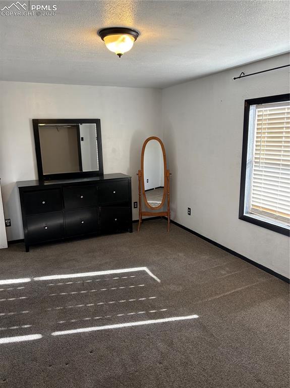 Image 17 of 23: Bedroom