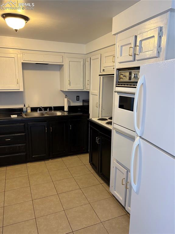 Image 7 of 23: Kitchen