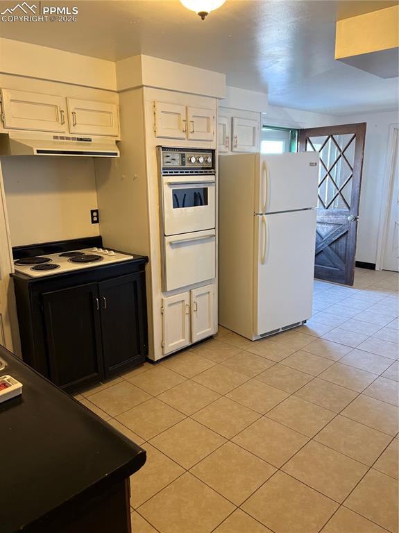 Image 9 of 23: Kitchen