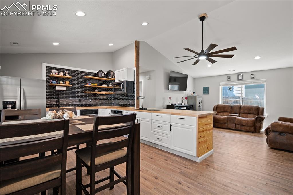 Image 5 of 37: Kitchen