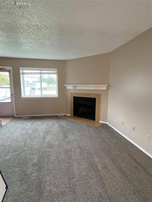 Image 2 of 10: Living Room