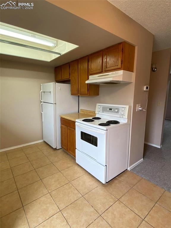 Image 5 of 10: Kitchen