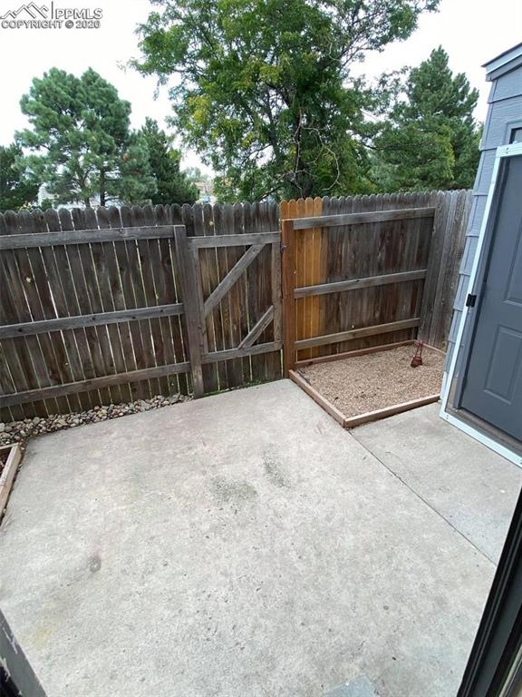 Image 7 of 10: Fence