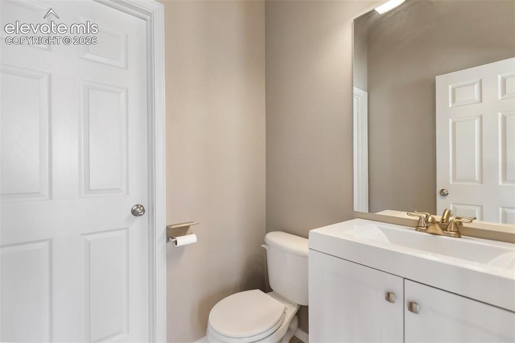Image 16 of 50: Bathroom