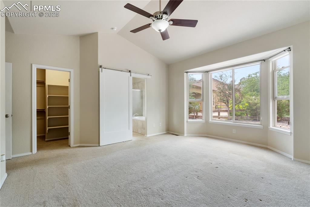 Image 21 of 50: Bedroom