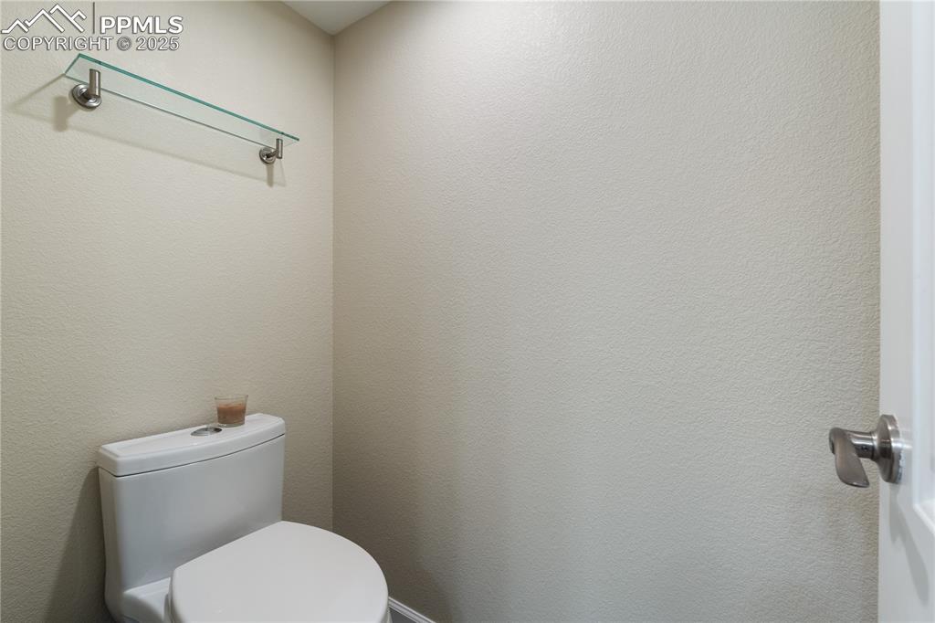 Image 36 of 50: Bathroom