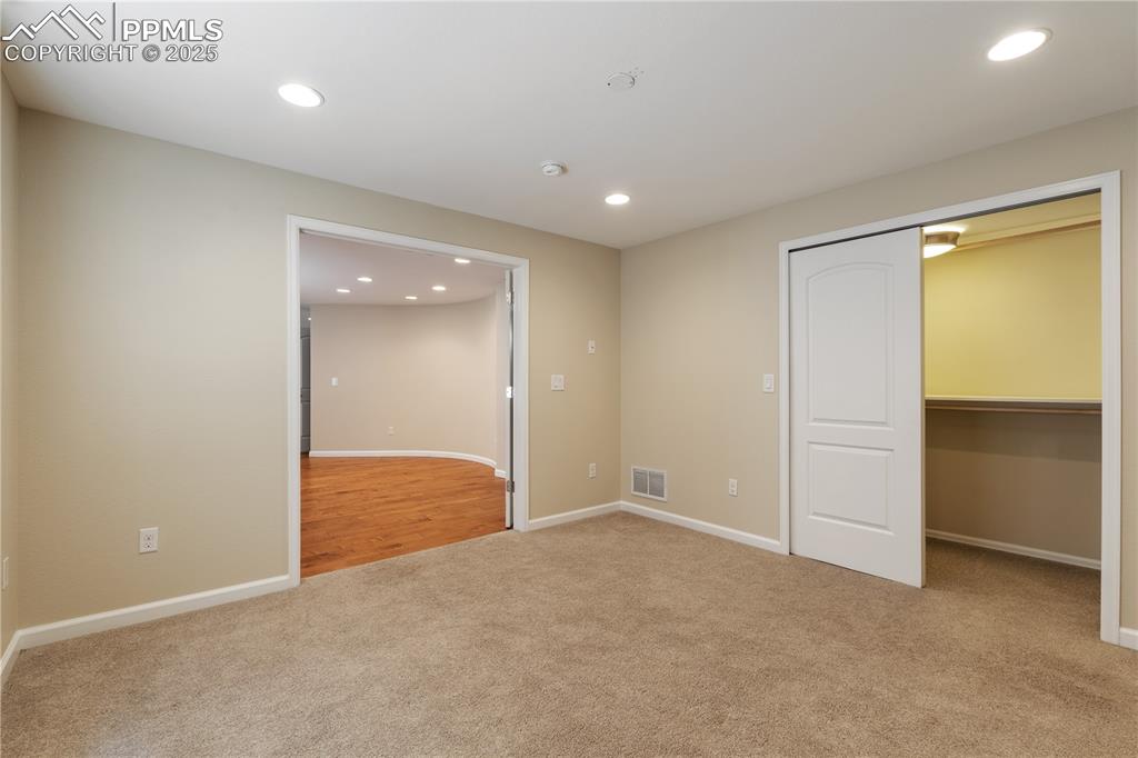 Image 41 of 50: Bedroom