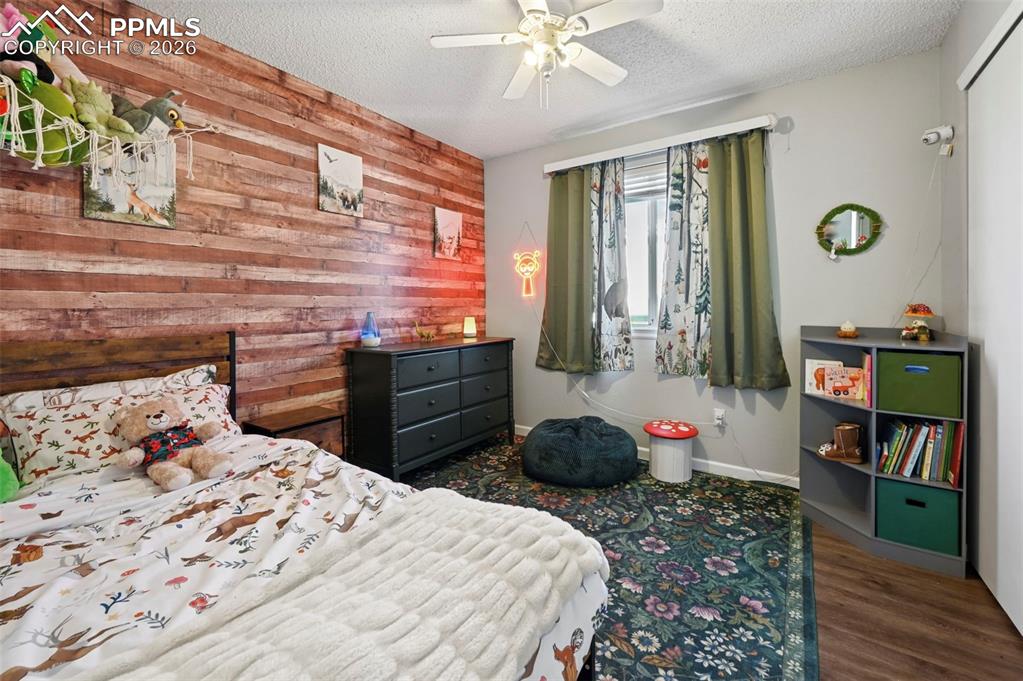 Image 14 of 27: Bedroom