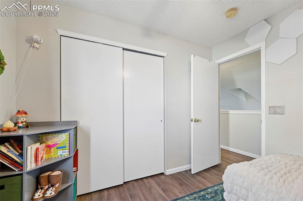 Image 15 of 27: Bedroom