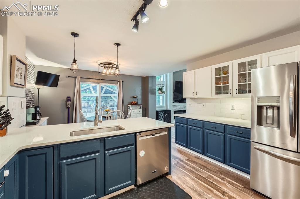 Image 8 of 27: Kitchen