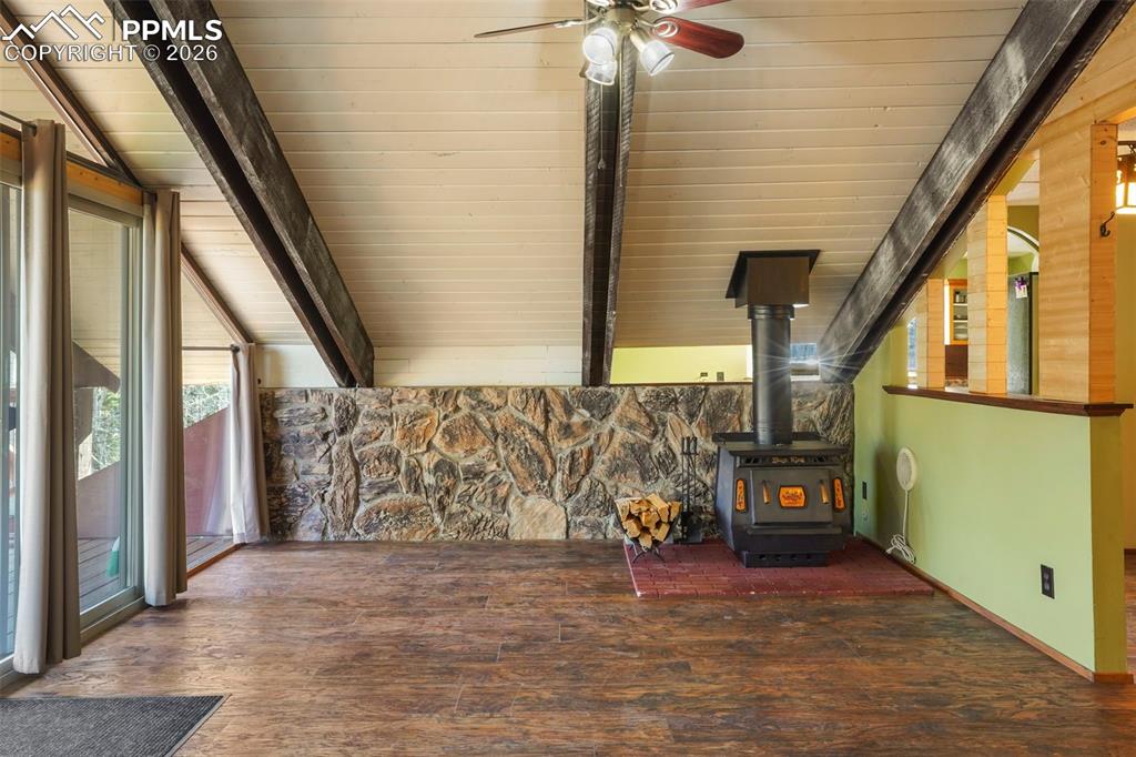 Image 16 of 34: Living Room