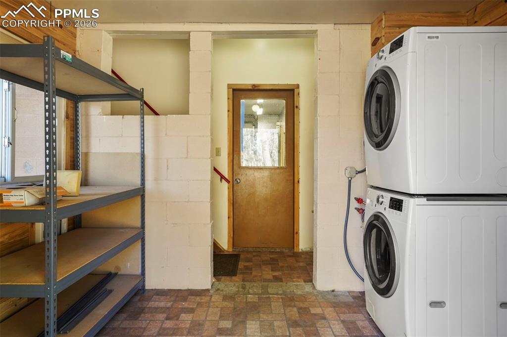 Image 26 of 34: Laundry