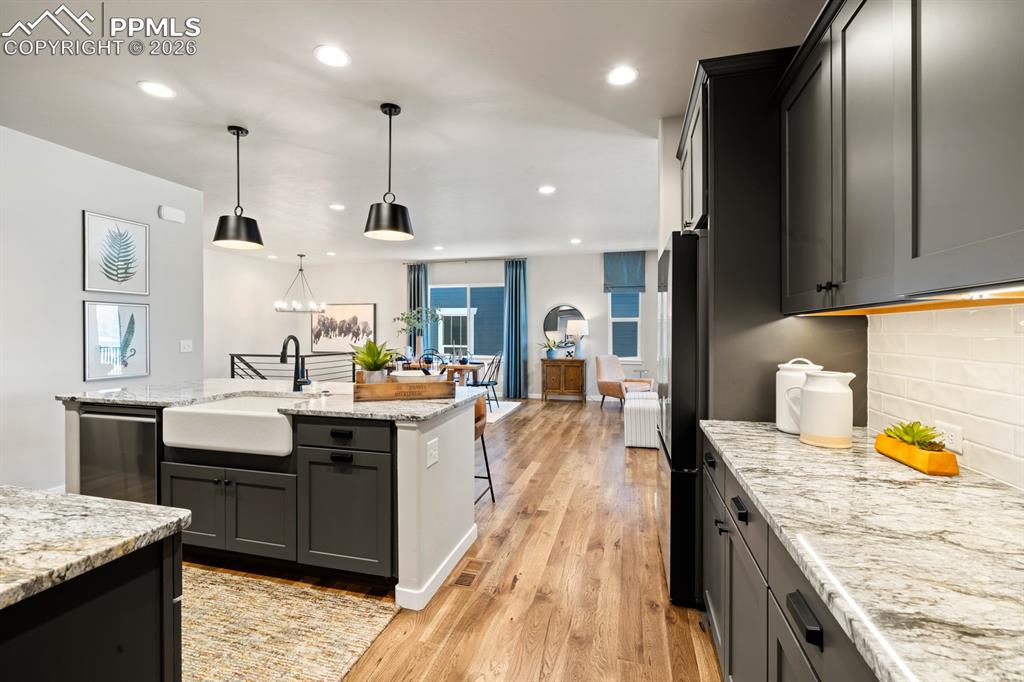 Image 4 of 9: Kitchen