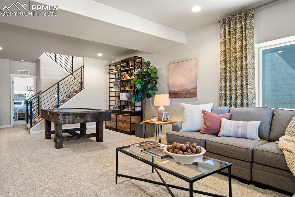 Image 8 of 9: Living Room