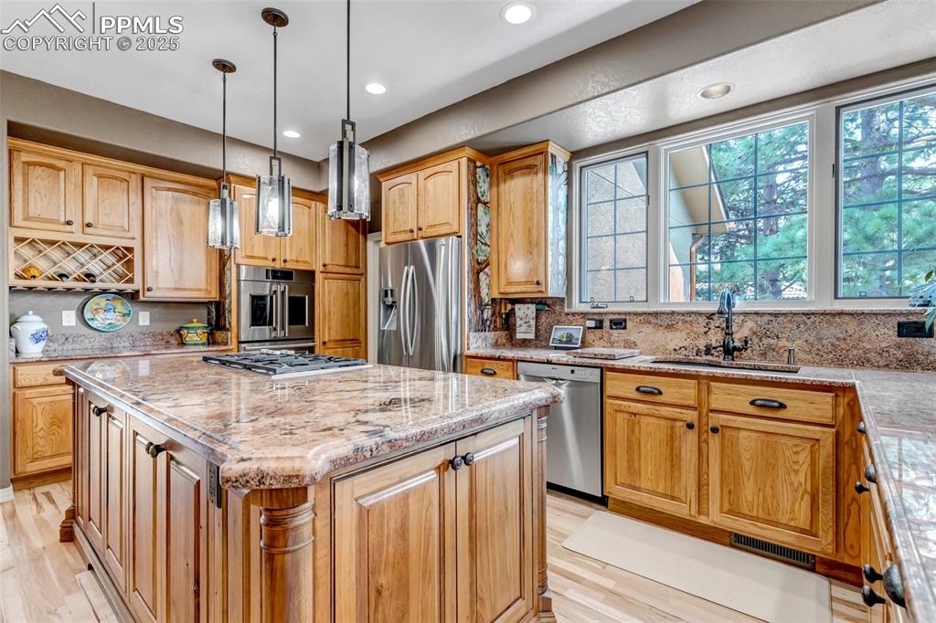 Image 11 of 50: Kitchen