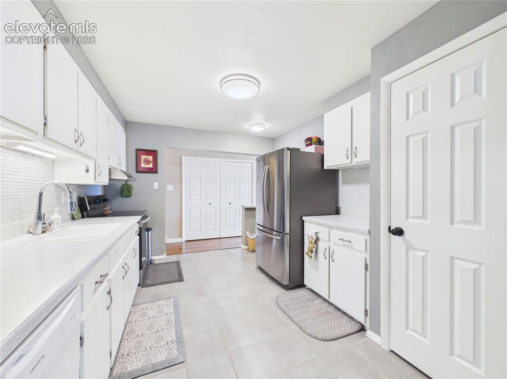 Image 15 of 35: Kitchen