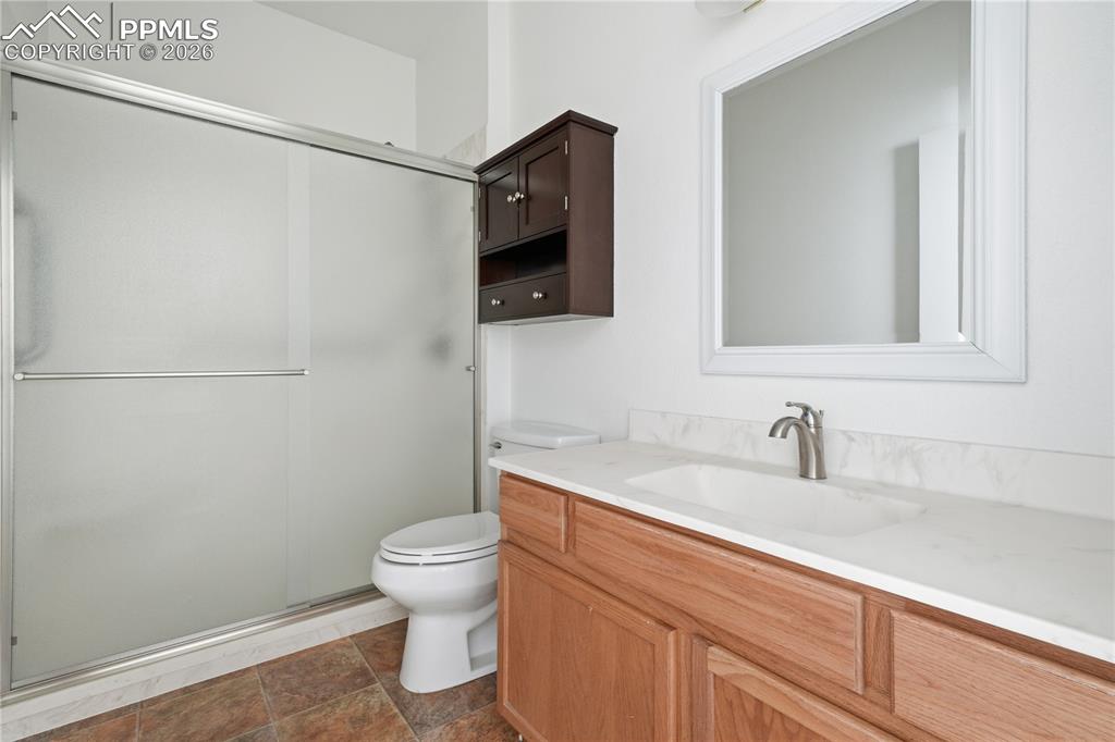 Image 20 of 41: Main level 3/4 bath