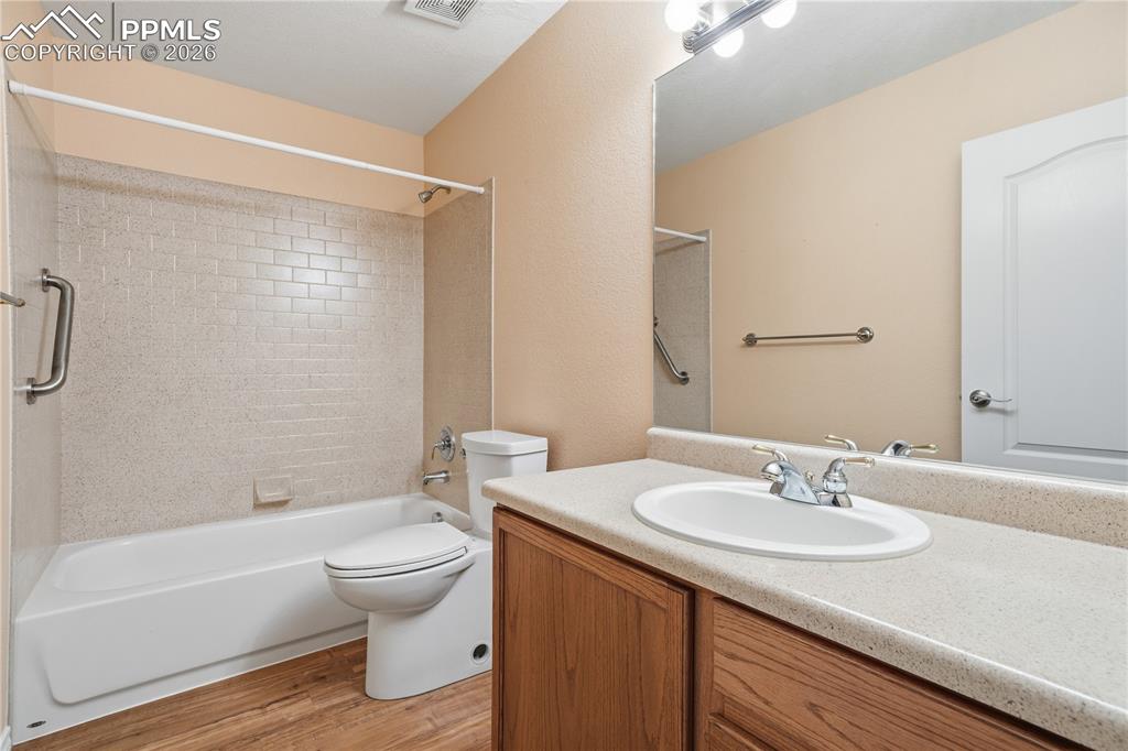 Image 26 of 41: Basement full bath