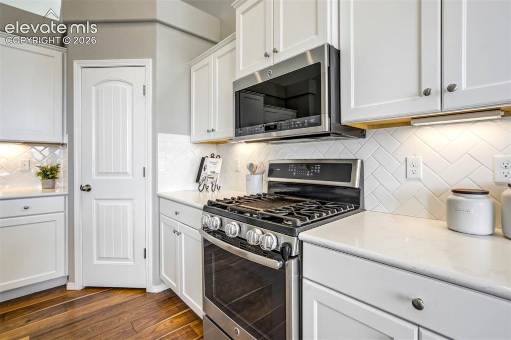 Image 11 of 50: Kitchen