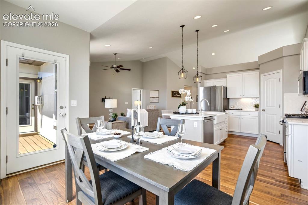 Image 12 of 50: Dining Area