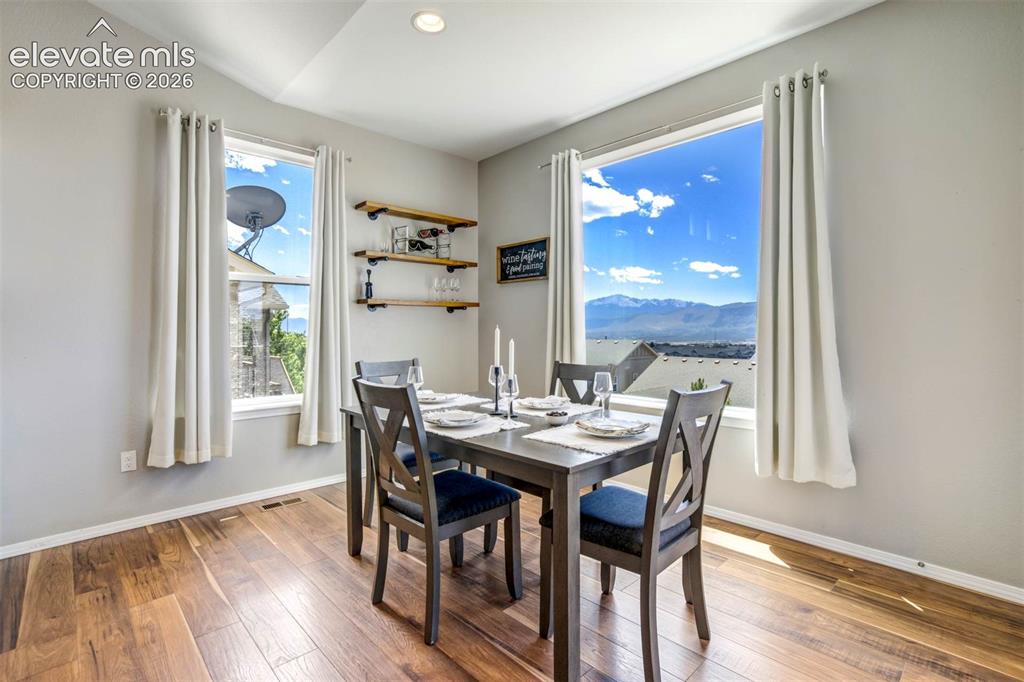 Image 13 of 50: Dining Area