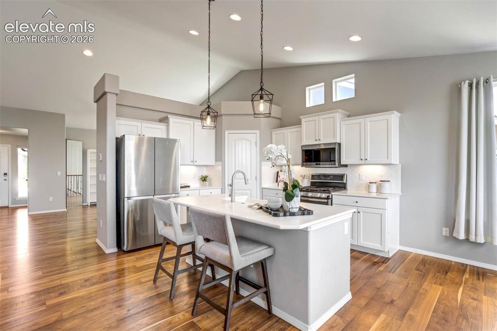 Image 15 of 50: Kitchen