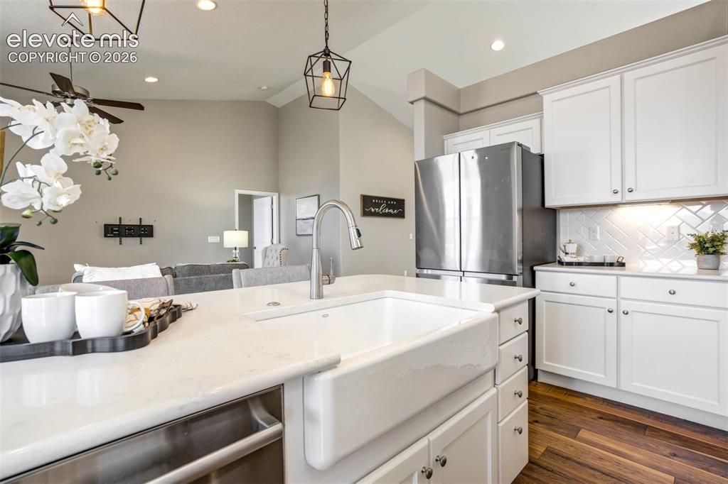 Image 8 of 50: Kitchen
