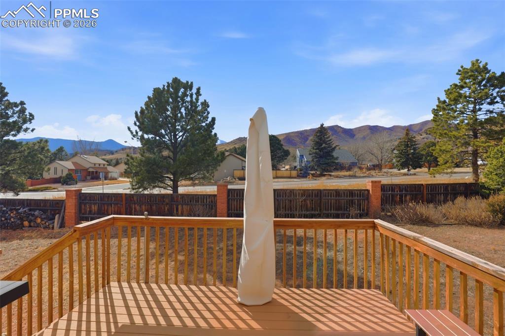 Image 12 of 50: Deck