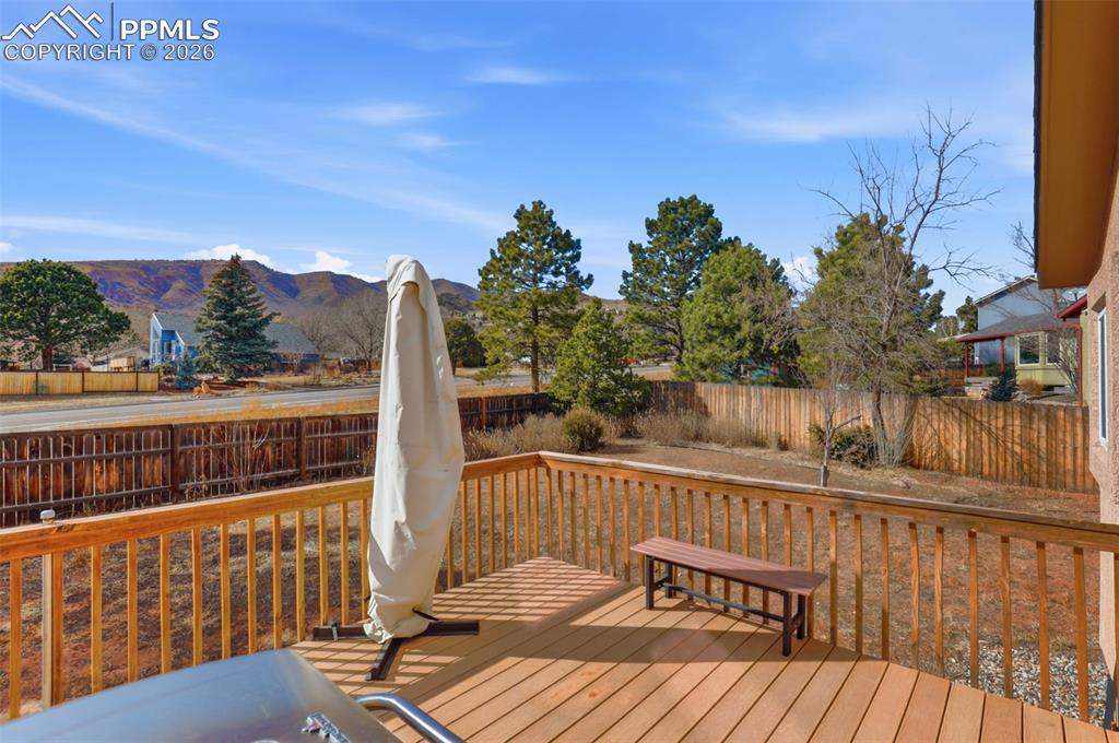 Image 14 of 50: Deck